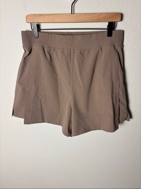 Lululemon Women’s Stretch Woven Taupe Shorts L